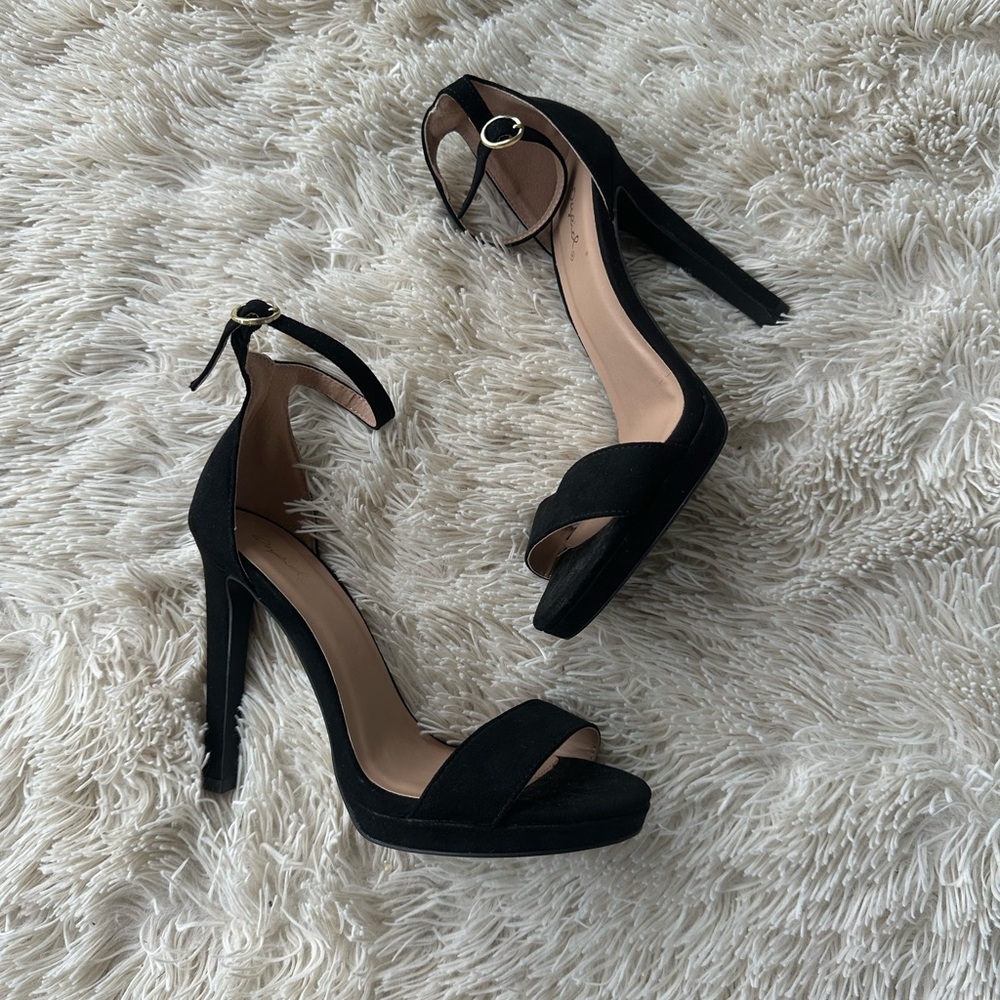QUPID Black Stiletto Heels